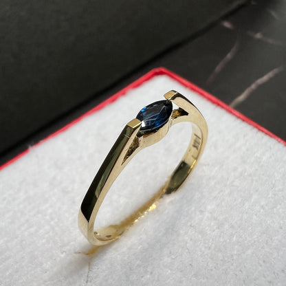 Anillo de Compromiso Oro Amarillo con Zafiro Natural