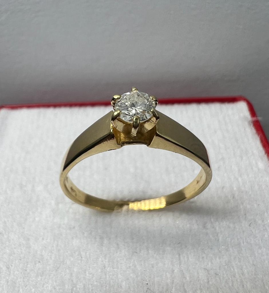 Anillo de Compromiso Oro Amarillo con Diamante Natural 0.20ct