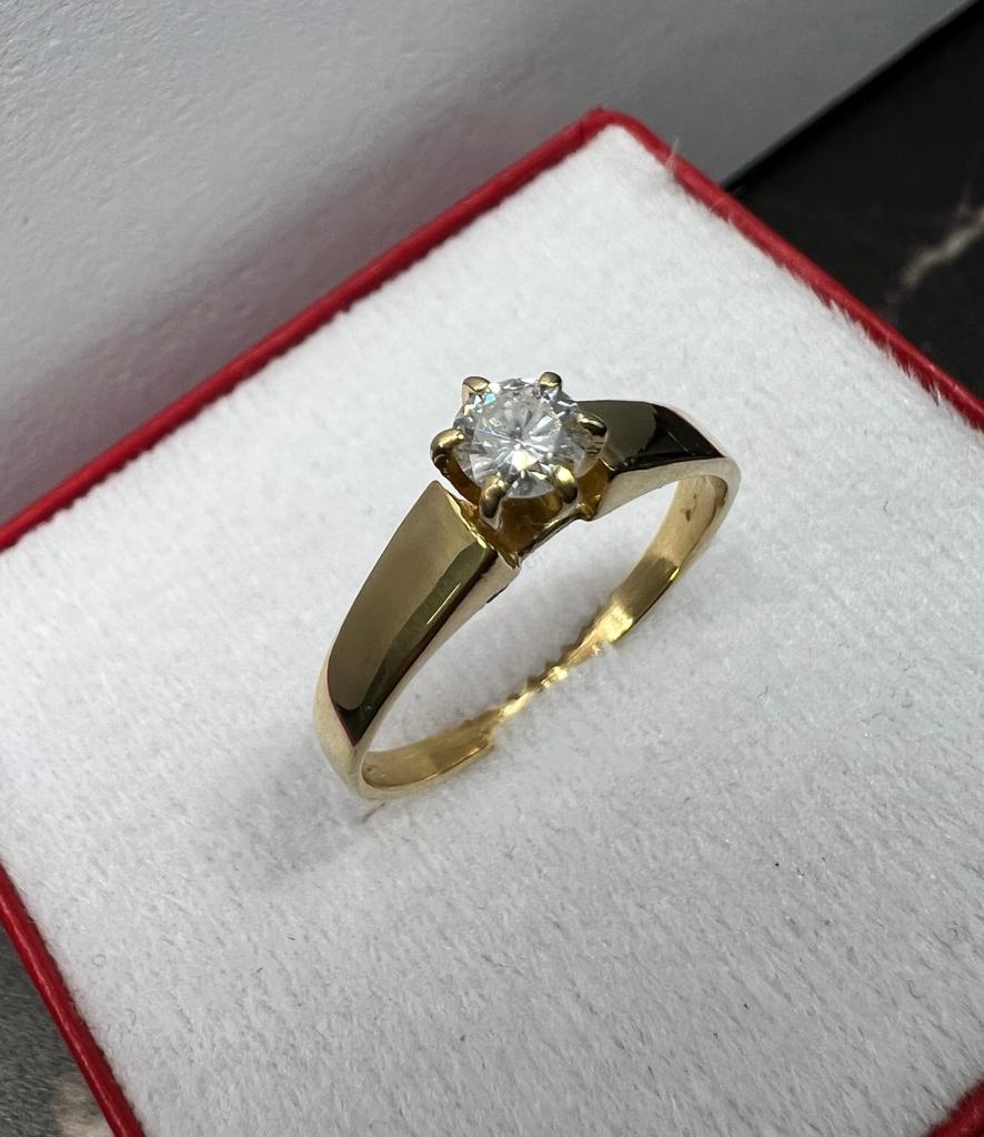 Anillo de Compromiso Oro Amarillo con Diamante Natural 0.20ct