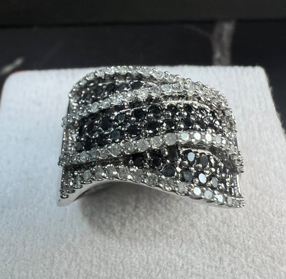 Anillo Oro Blanco con Diamantes Naturales Blancos y Negros 2.36ct