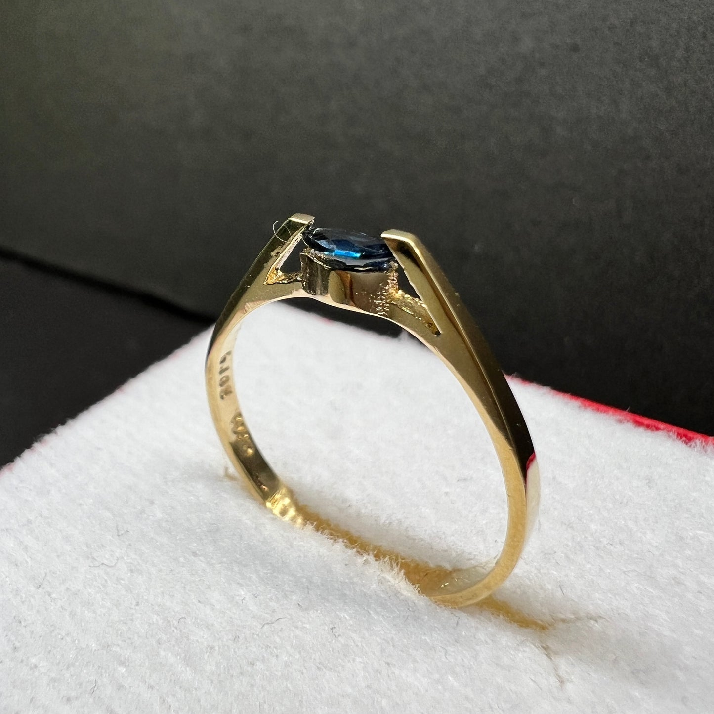 Anillo de Compromiso Oro Amarillo con Zafiro Natural