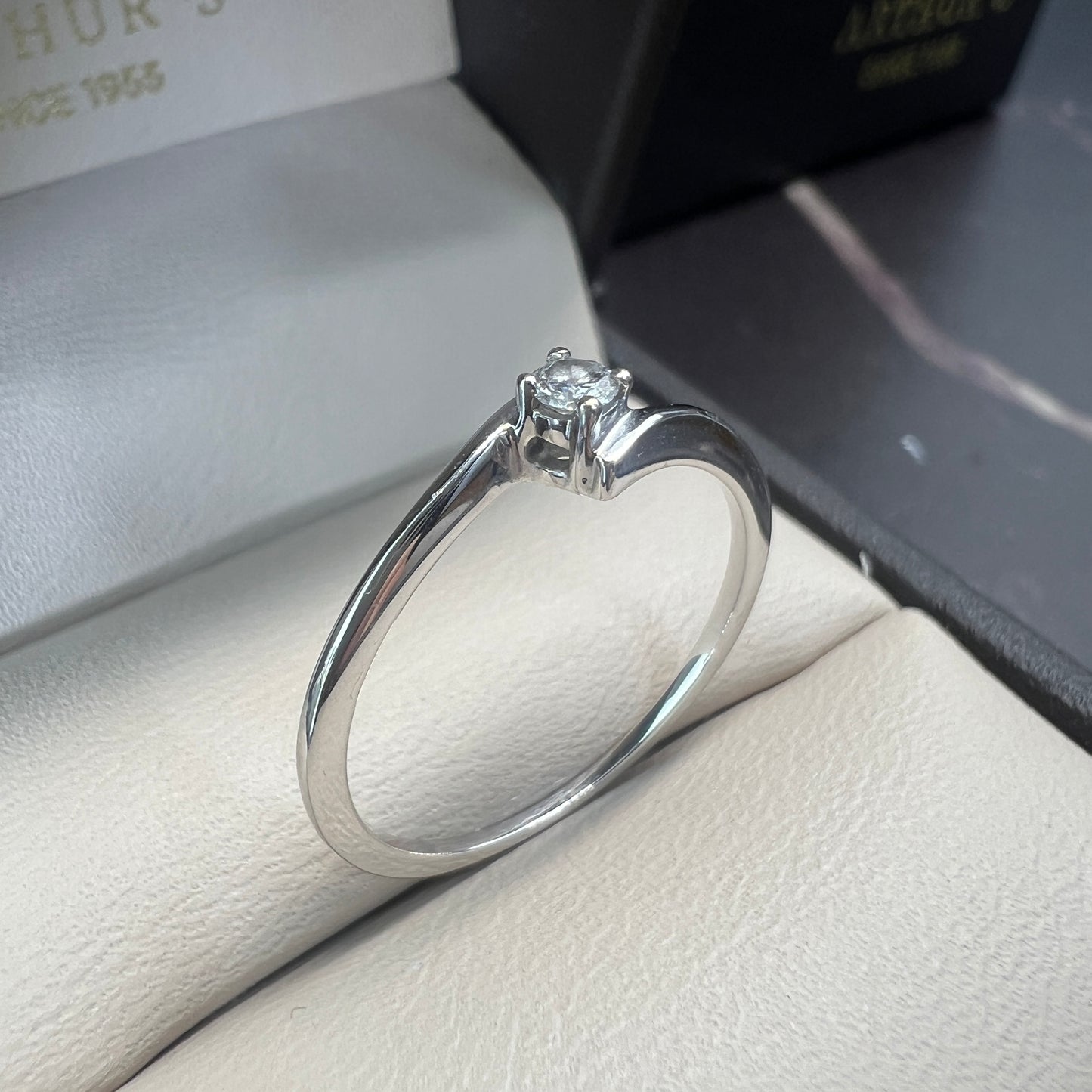 Anillo de Compromiso Oro Blanco 14k con Diamante Natural de 0.07ct