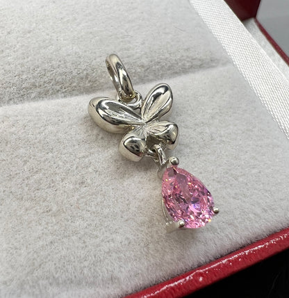 Dije Mariposa Oro Blanco 14kt con Zirconia Rosa