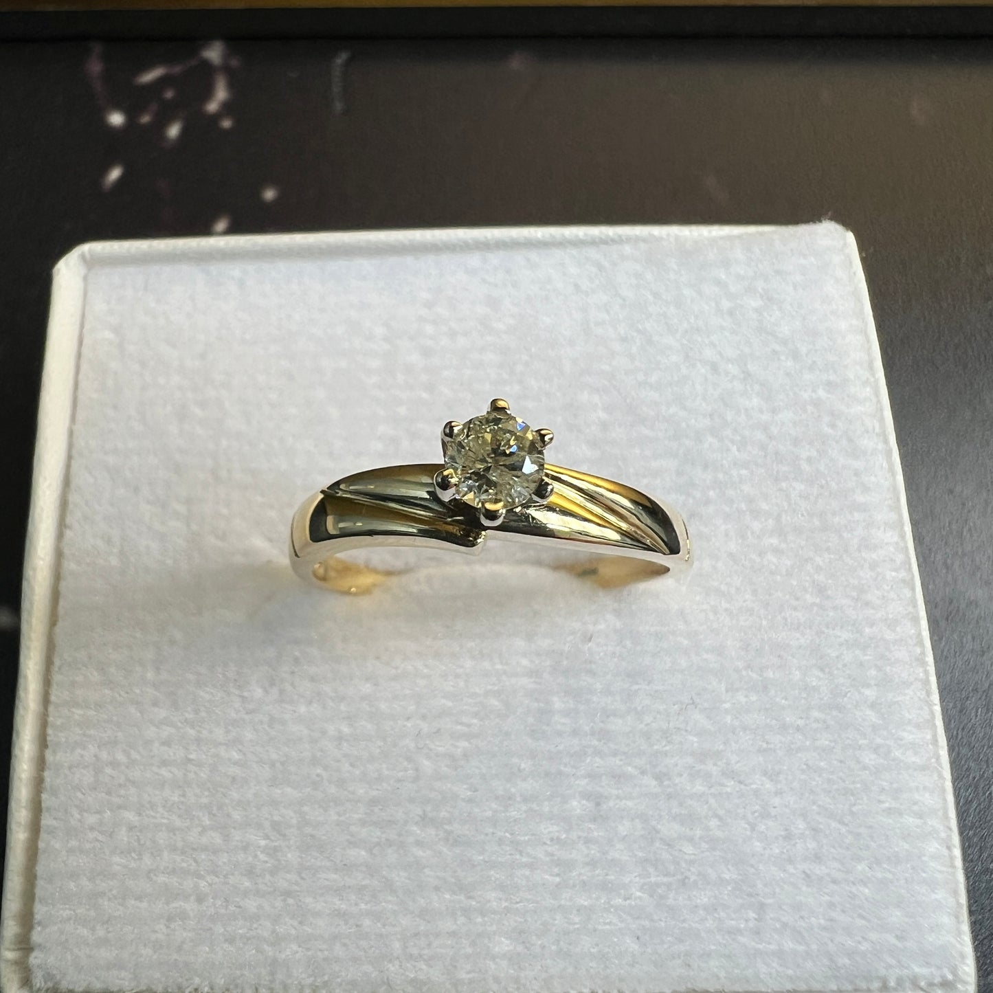 Anillo de Compromiso Oro Amarillo y Diamante Natural 0.20ct