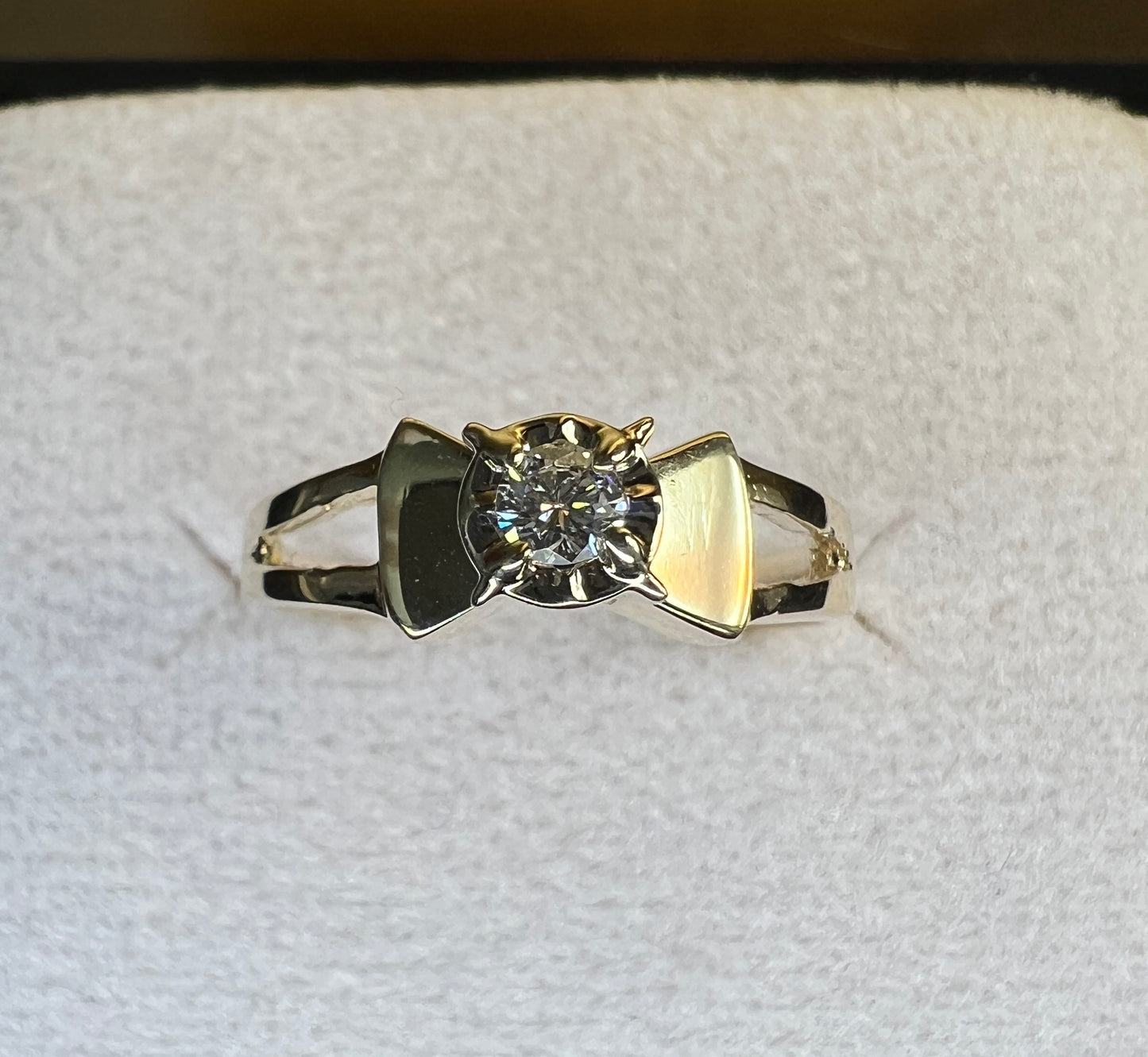 Anillo de Compromiso Oro Amarillo con Diamante Natural 0.15ct