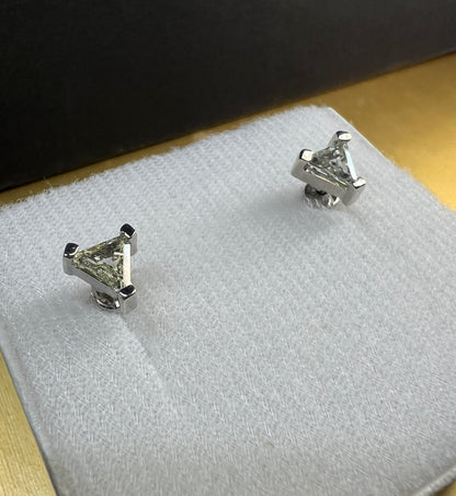 Aretes Broquel Oro Blanco con Diamantes Naturales Trillion 0.62ct