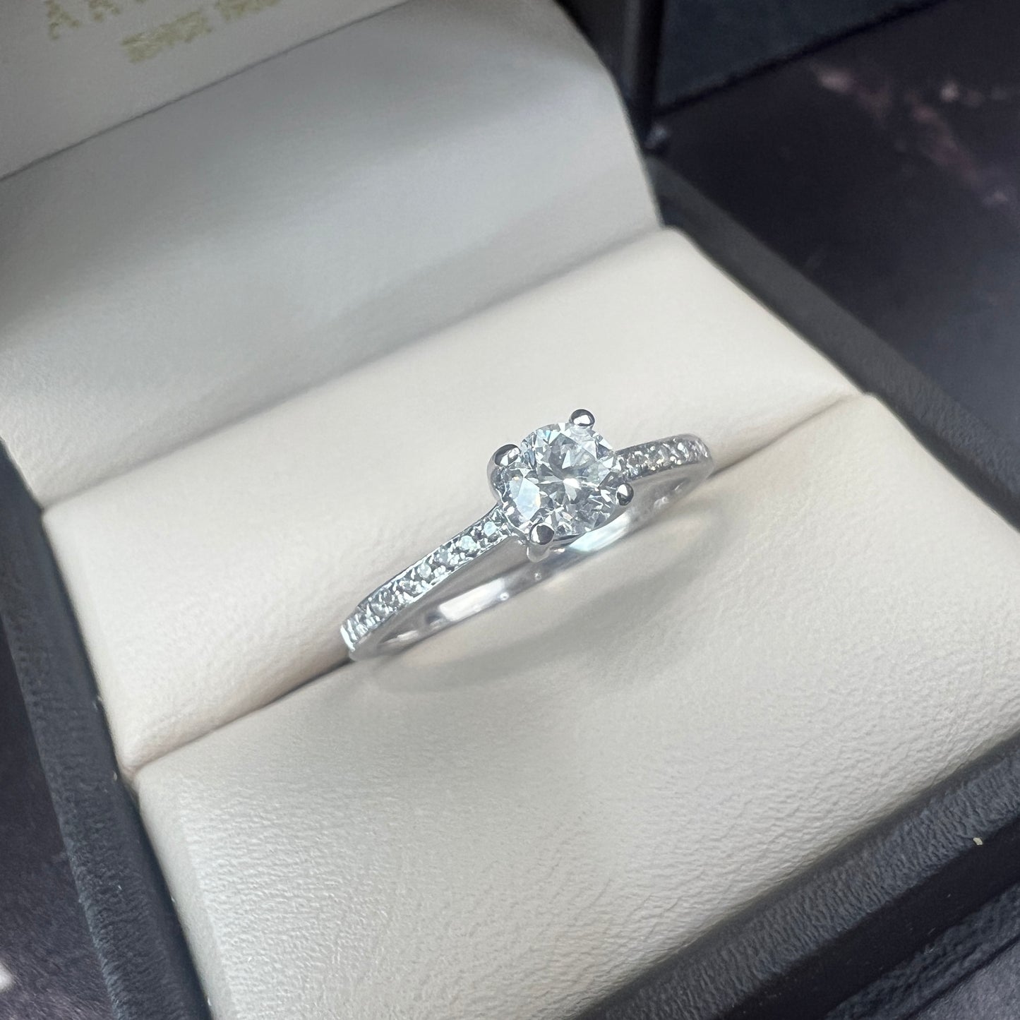 Anillo de Compromiso Oro Blanco 14k con Diamantes Naturales 0.35ct
