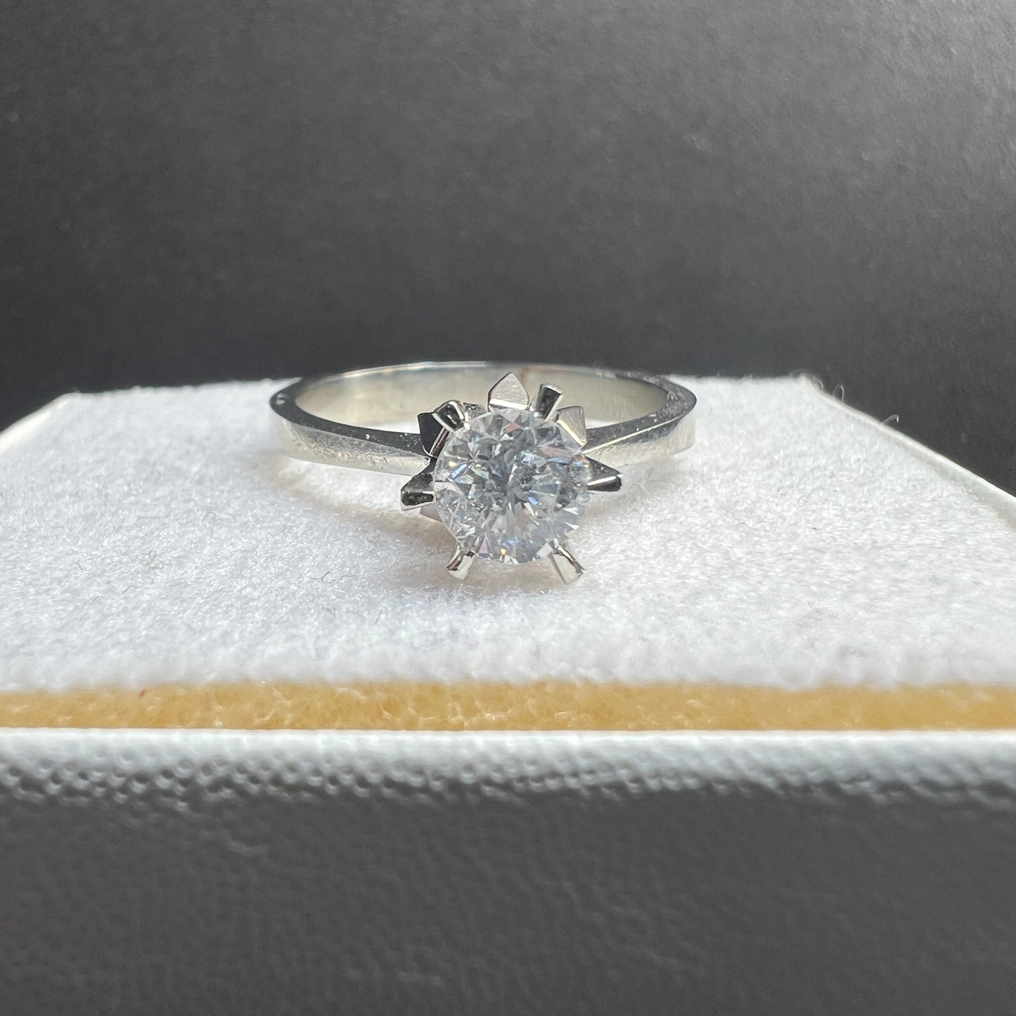 Anillo de Compromiso Oro Blanco con Diamante Natural 0.52ct