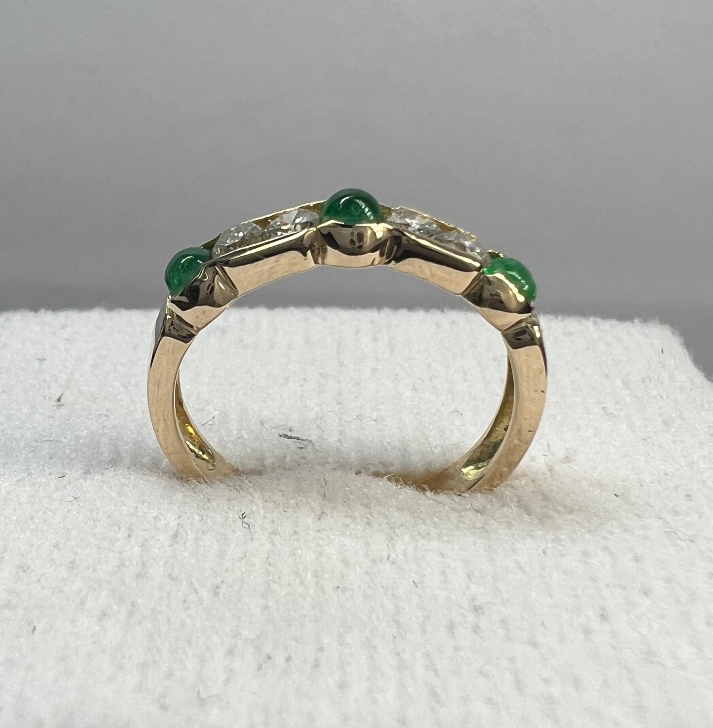 Anillo Churumbela Oro Amarillo con Diamantes y Jades Naturales 0.20ct