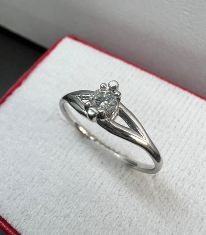 Anillo de Compromiso Oro Blanco con Diamante Natural 0.15ct