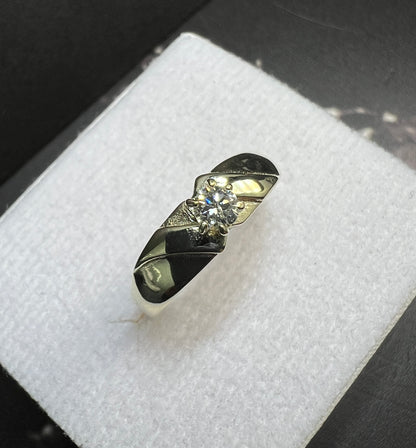 Anillo de Compromiso Oro Amarillo con Diamante Natural 0.15ct