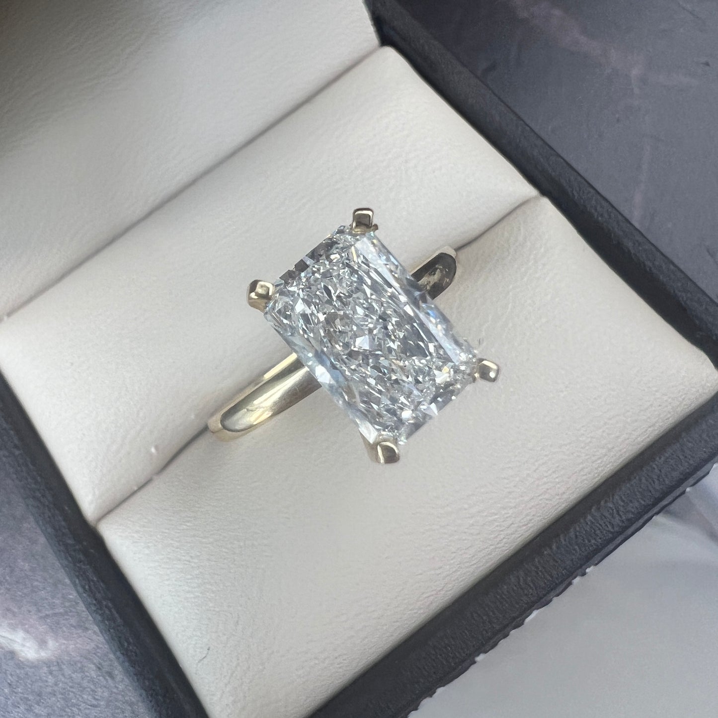 Anillo de Compromiso Oro Amarillo 14k con Diamante de Laboratorio Certificado IGI 2.52ct