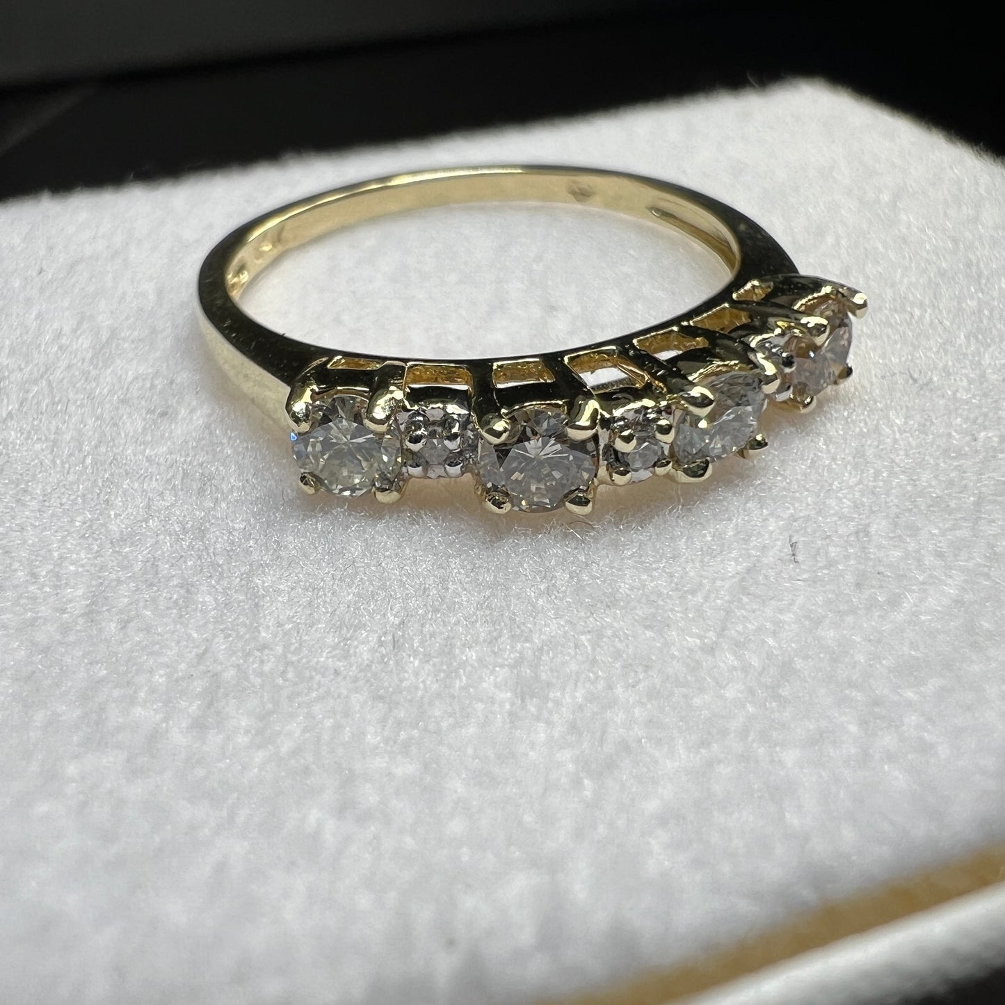 Anillo Churumbela Oro Amarillo con Diamantes Naturales 0.39ct