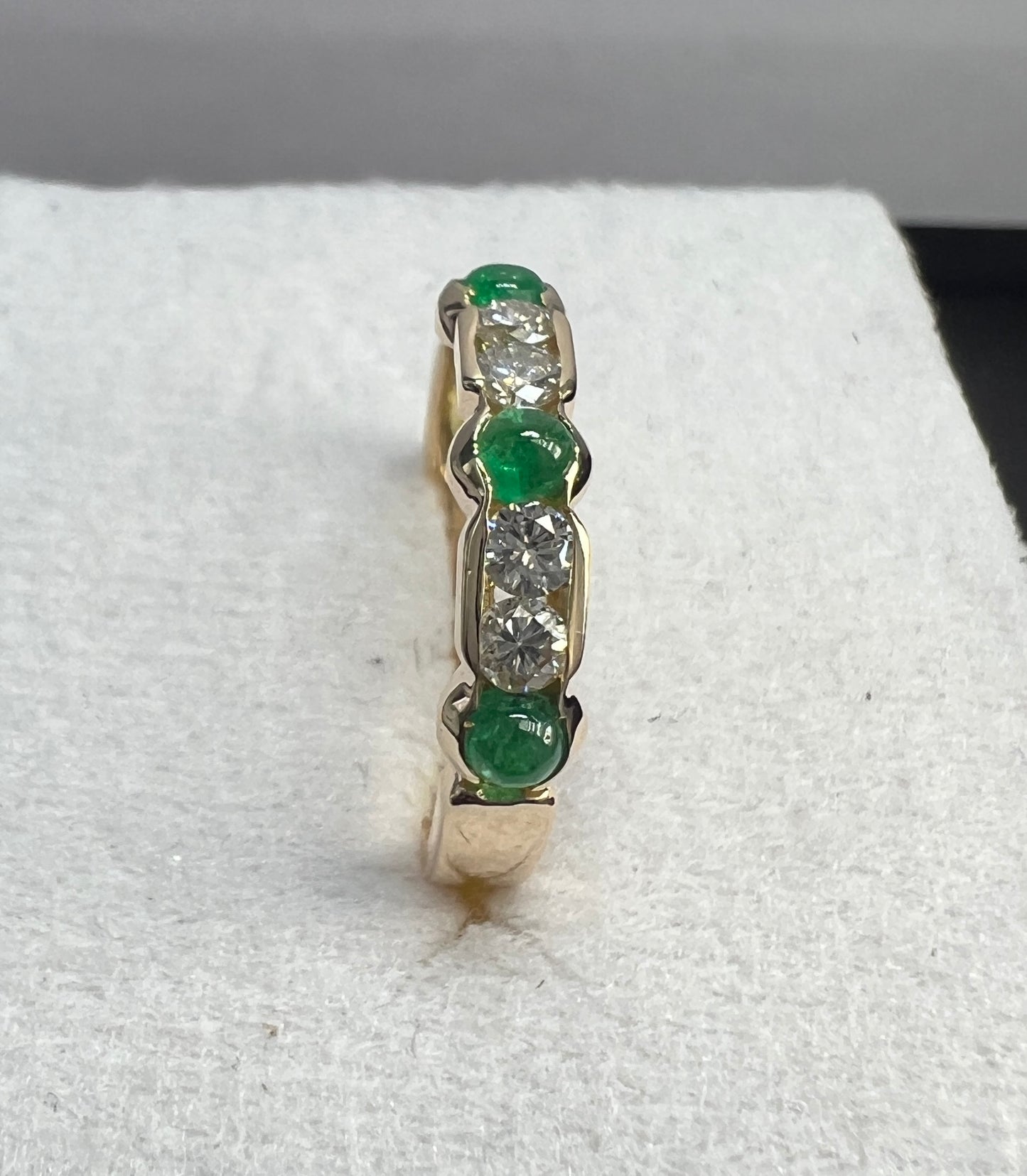 Anillo Churumbela Oro Amarillo con Diamantes y Jades Naturales 0.20ct