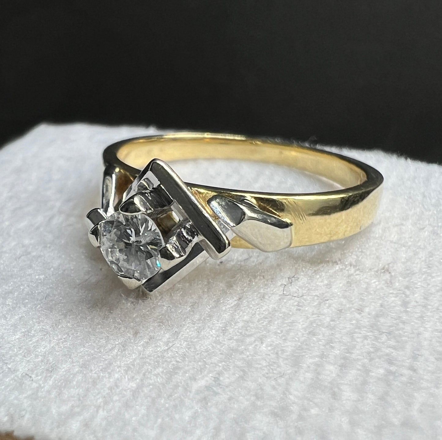 Anillo de Compromiso Oro Amarillo y Blanco con Diamante Natural 0.20ct