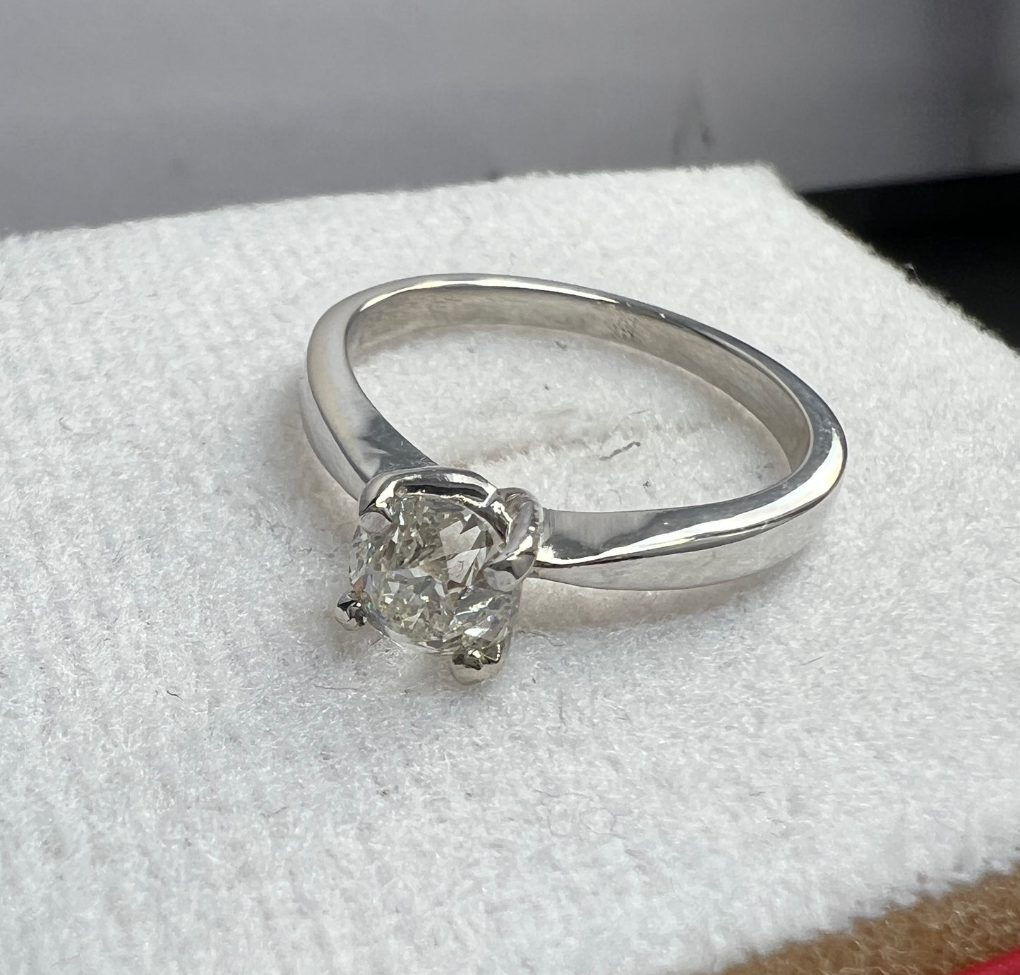 Anillo de Compromiso Oro Blanco con Diamante Natural 0.65ct