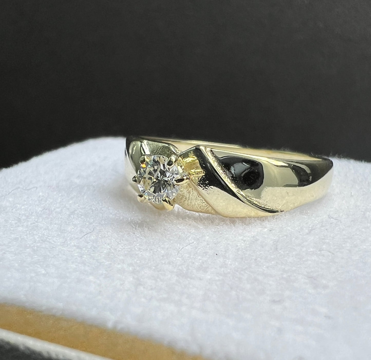 Anillo de Compromiso Oro Amarillo con Diamante Natural 0.15ct