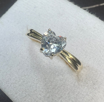 Anillo de Compromiso Oro con Zirconia Corazón