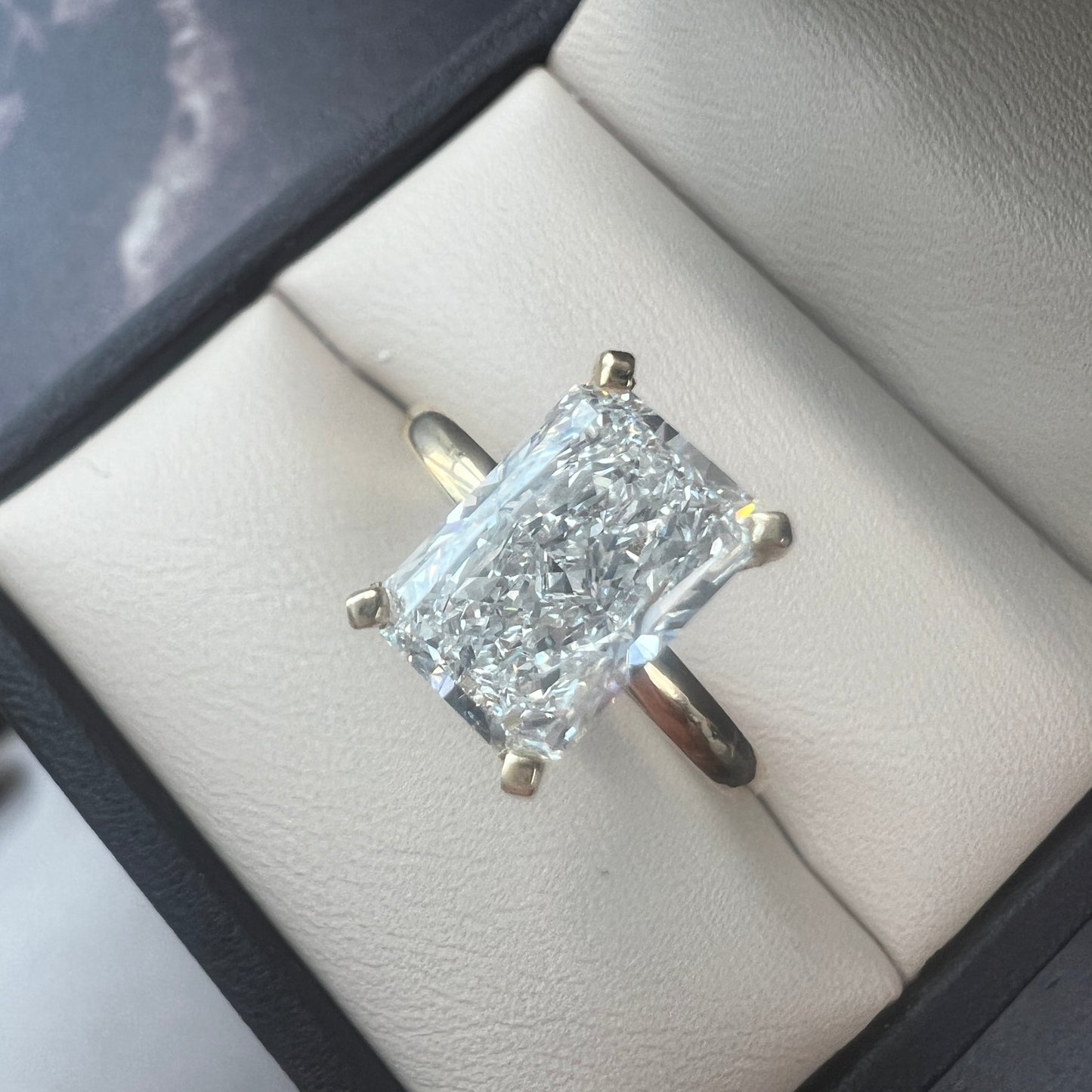Anillo de Compromiso Oro Amarillo 14k con Diamante de Laboratorio Certificado IGI 2.52ct