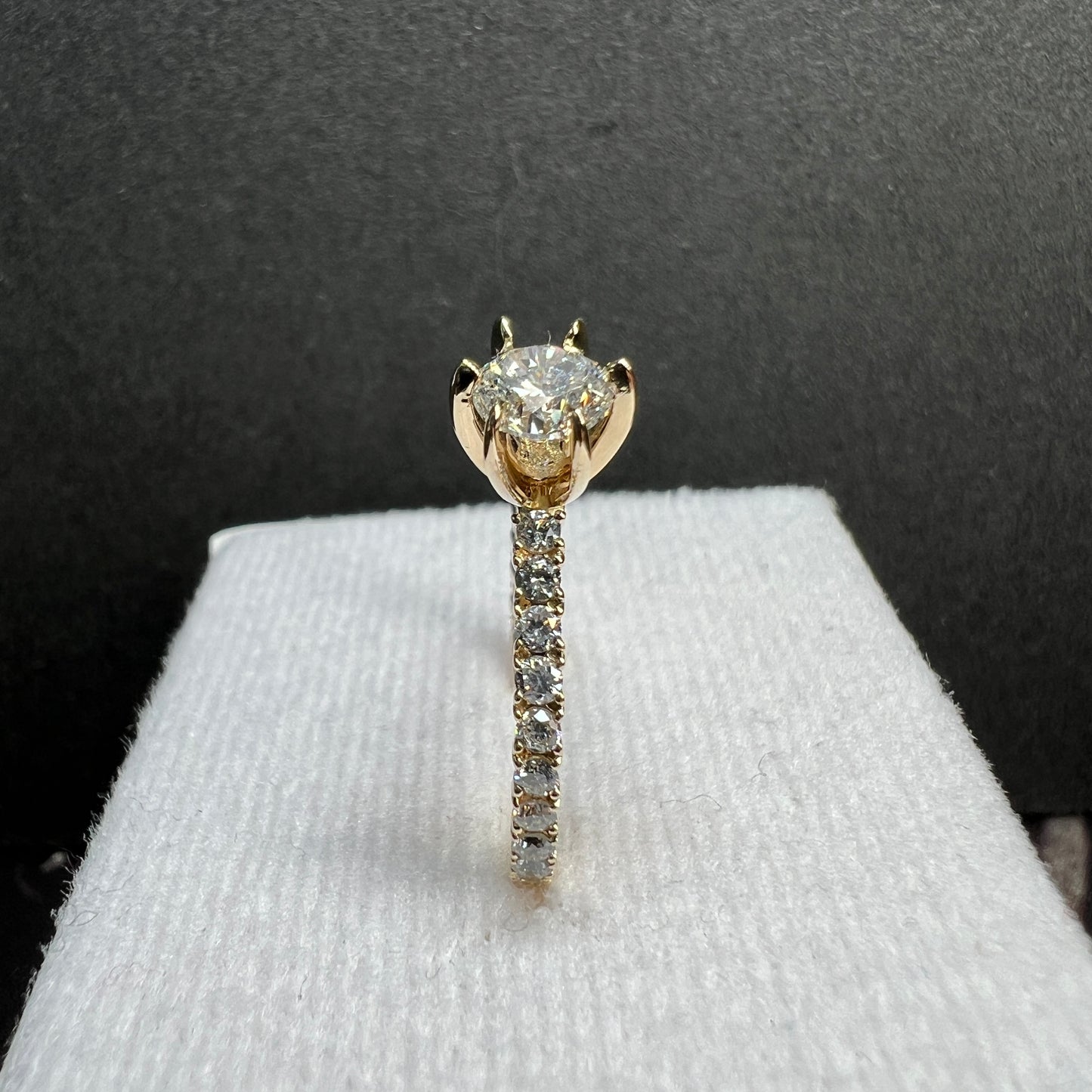 Anillo de Compromiso Pavé Oro Amarillo con Diamantes Naturales 1.22ct