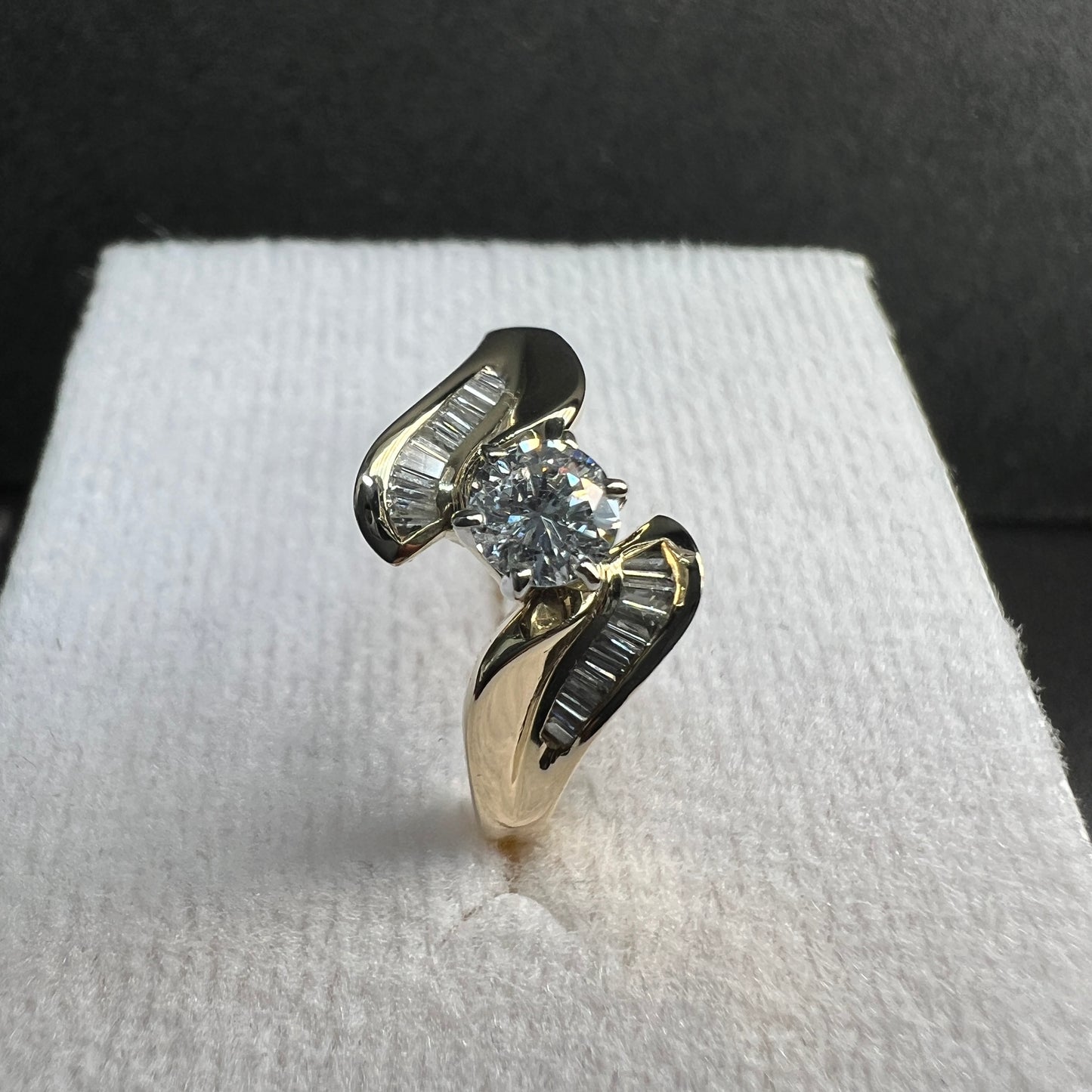 Anillo de Compromiso Oro Amarillo con Diamantes Naturales 0.60ct