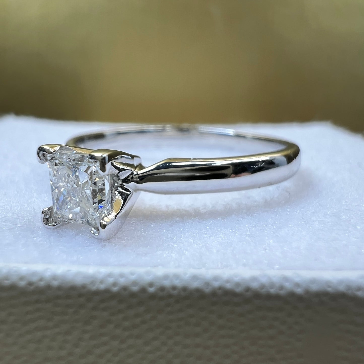 Anillo de Compromiso Oro Blanco 14k con Diamante Natural Princess 0.49ct