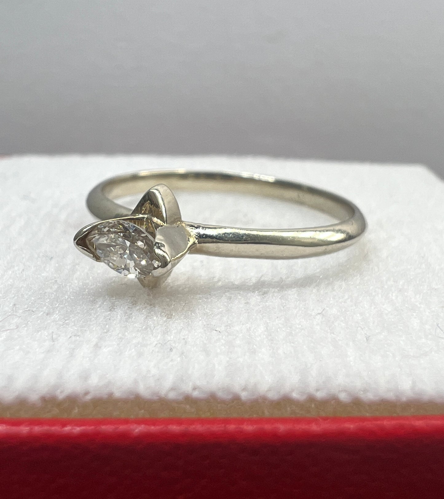 Anillo de Compromiso Oro Blanco con Diamante Natural Marquise 0.15ct