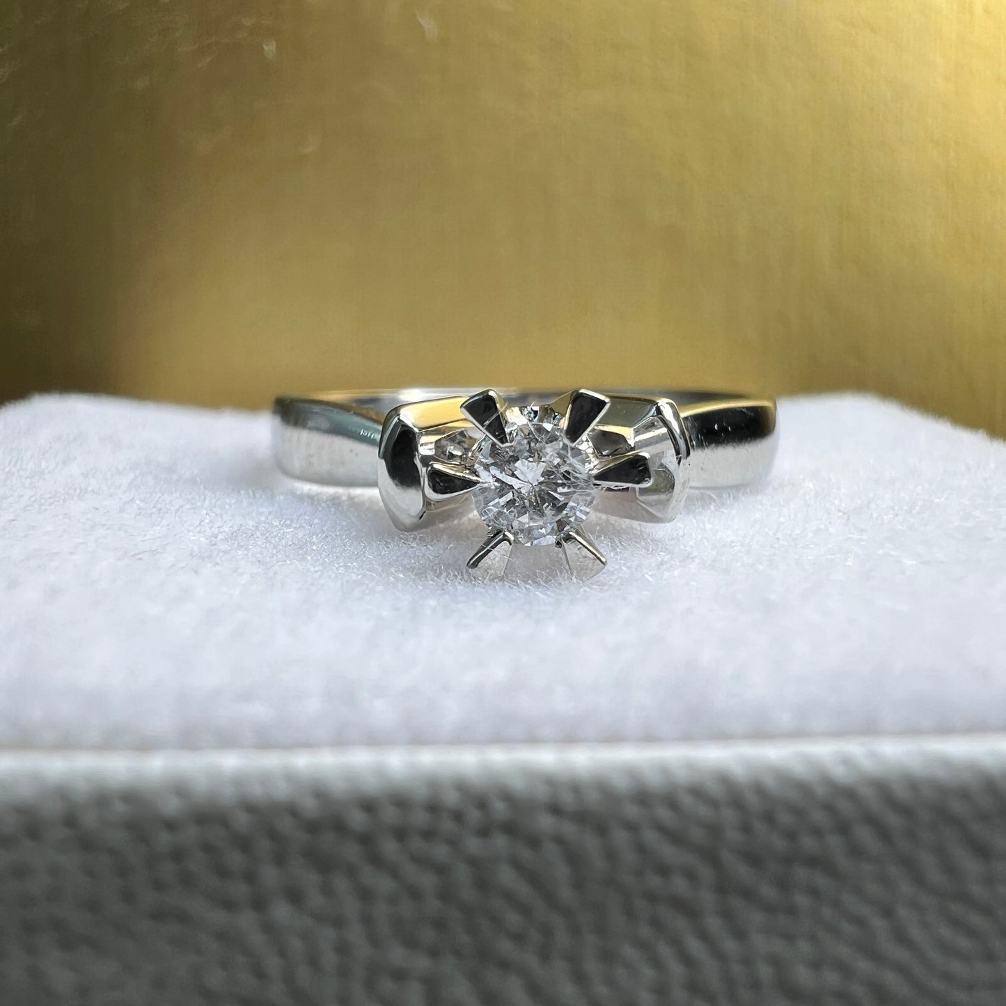 Anillo de Compromiso Oro Blanco con Diamante Natural 0.13ct