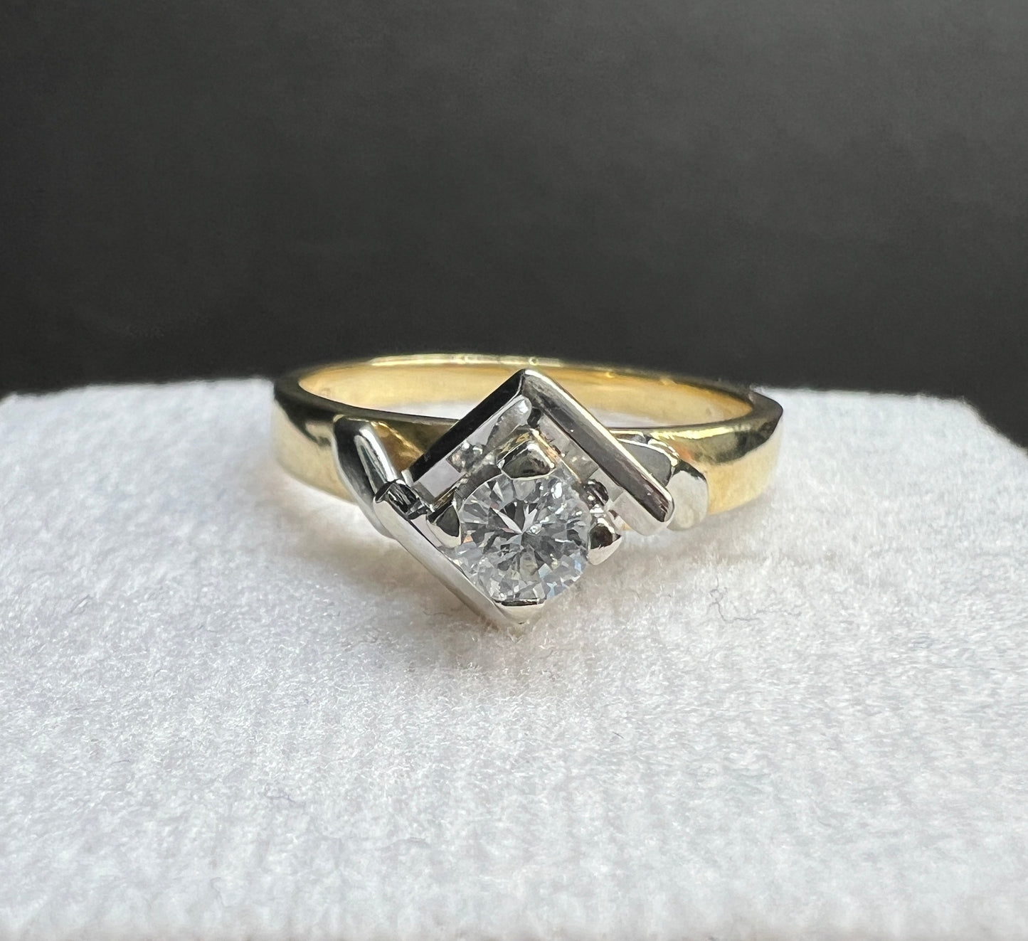 Anillo de Compromiso Oro Amarillo y Blanco con Diamante Natural 0.20ct