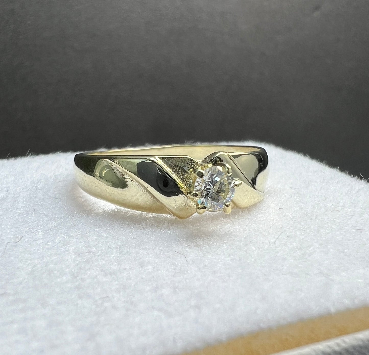 Anillo de Compromiso Oro Amarillo con Diamante Natural 0.15ct