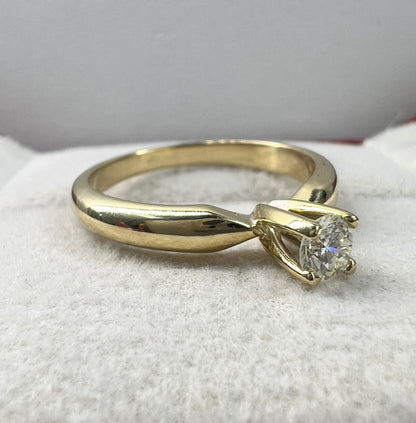 Anillo de Compromiso Oro Amarillo con Diamante Natural 0.25ct