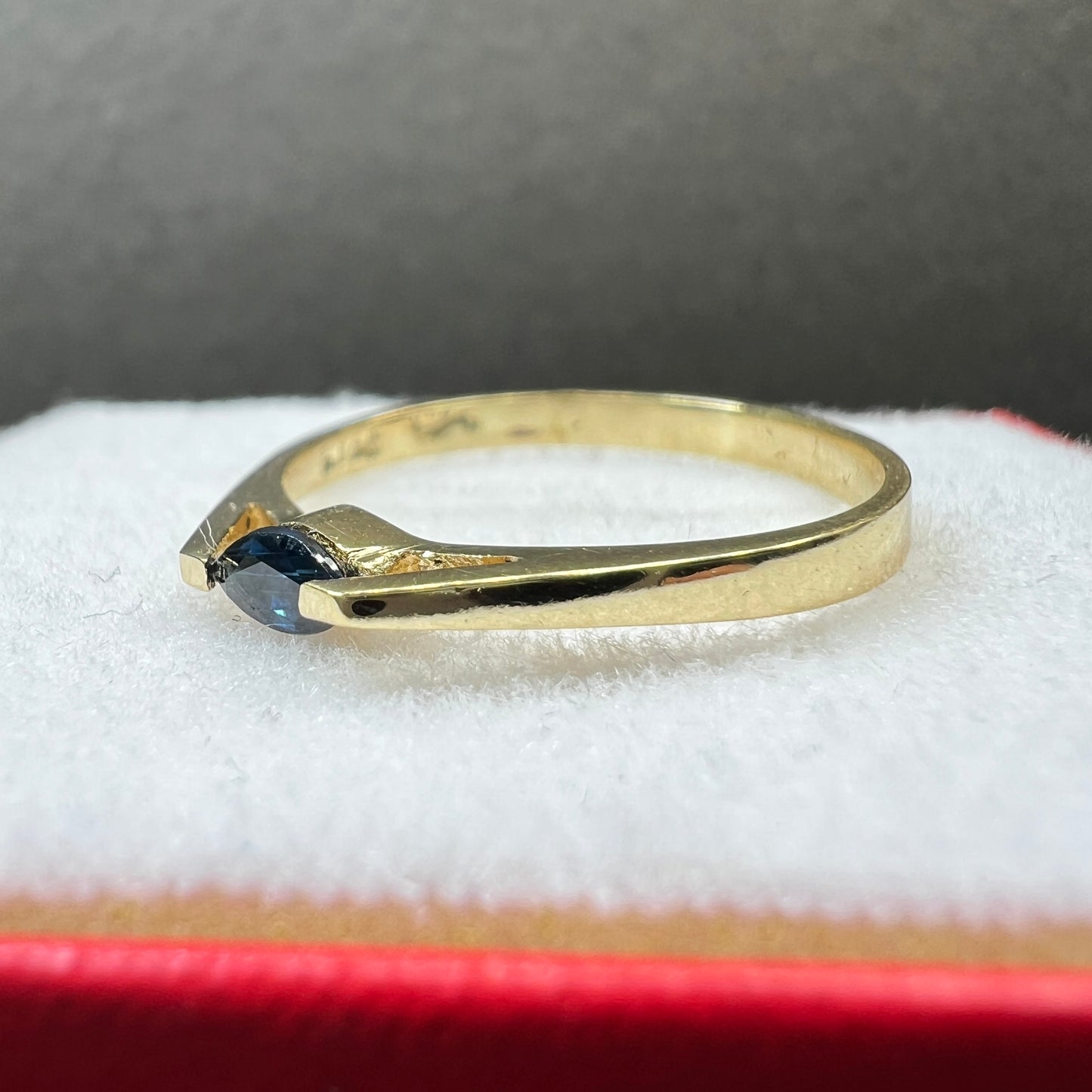 Anillo de Compromiso Oro Amarillo con Zafiro Natural