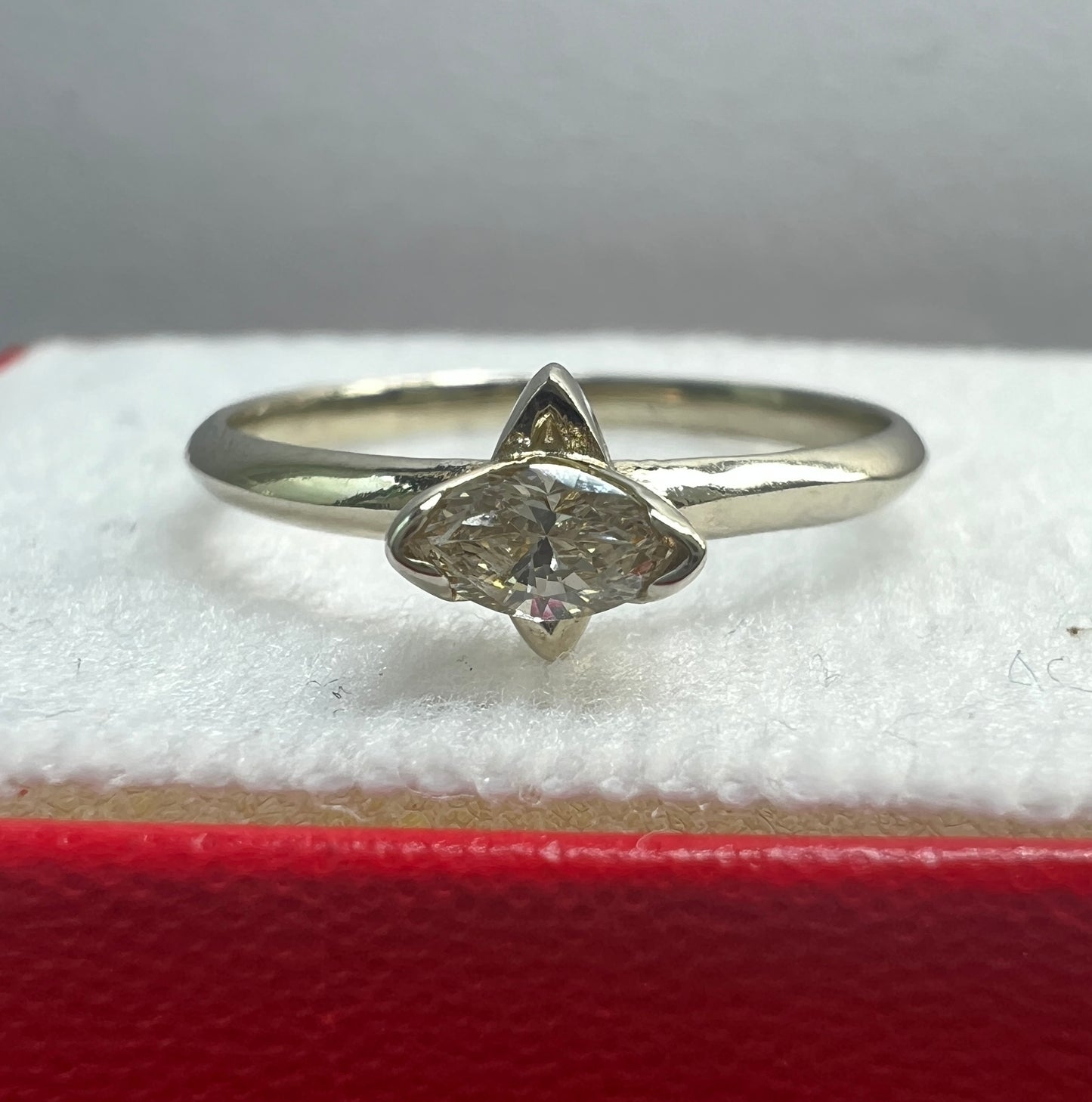 Anillo de Compromiso Oro Blanco con Diamante Natural Marquise 0.15ct