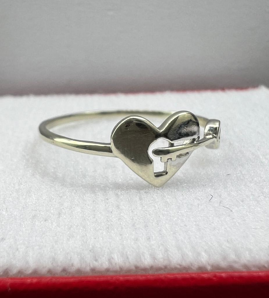 Anillo Corazón con Llave Oro Blanco 10kt