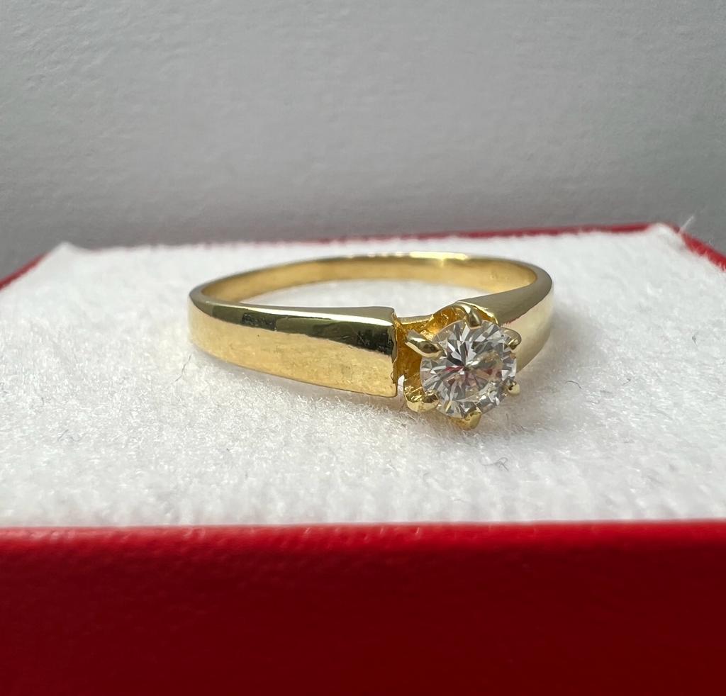 Anillo de Compromiso Oro Amarillo con Diamante Natural 0.20ct