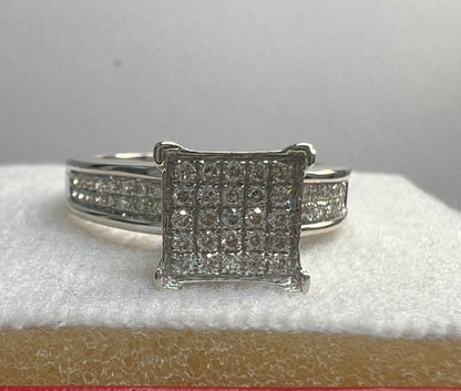 Anillo de Compromiso Oro Blanco con Diamantes Naturales 0.65ct