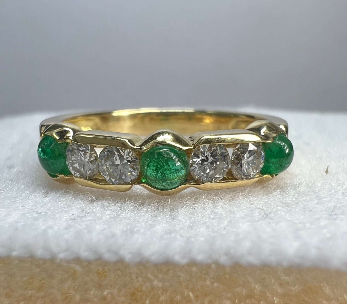 Anillo Churumbela Oro Amarillo con Diamantes y Jades Naturales 0.20ct