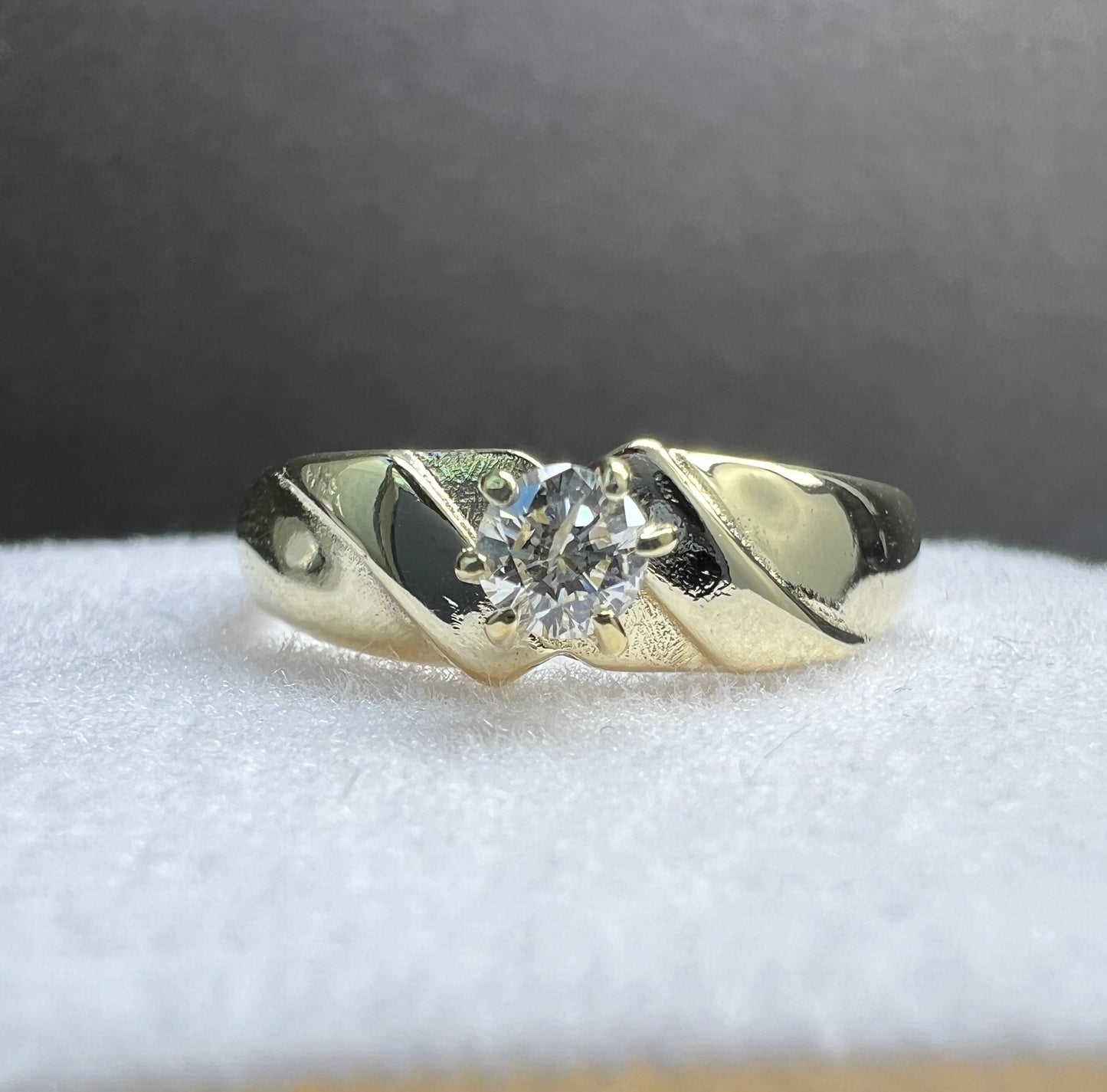 Anillo de Compromiso Oro Amarillo con Diamante Natural 0.15ct