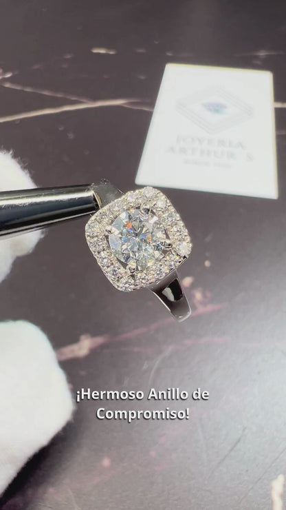 Anillo de Compromiso, Estilo Halo, Oro Blanco con Diamantes Naturales 1.13ct Certificado GIA